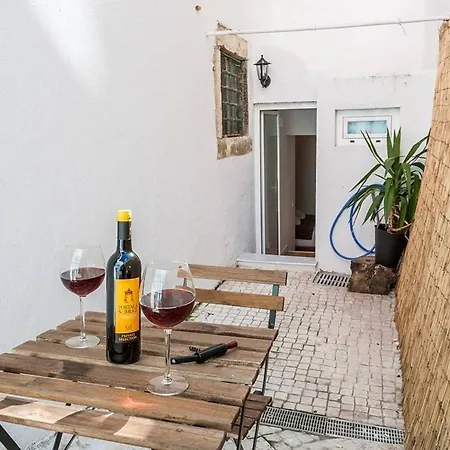Apartamento In Alfama With Patio